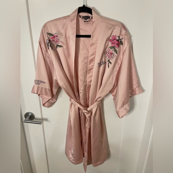 Victoria Secret Shanghai 2017 Fashion Show Rose Embroidered Robe Kimono XS/S - Picture 6 of 8